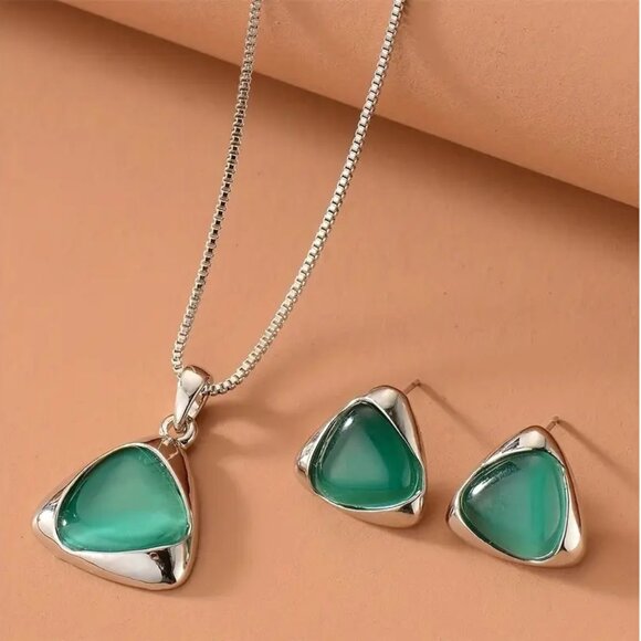 Elegant Geometric Necklace and Earrings Set – Green Triangle Pendant - Picture 1 of 3
